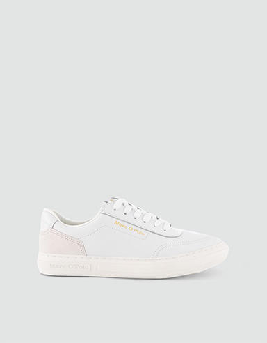 Sneaker im monochromen Look