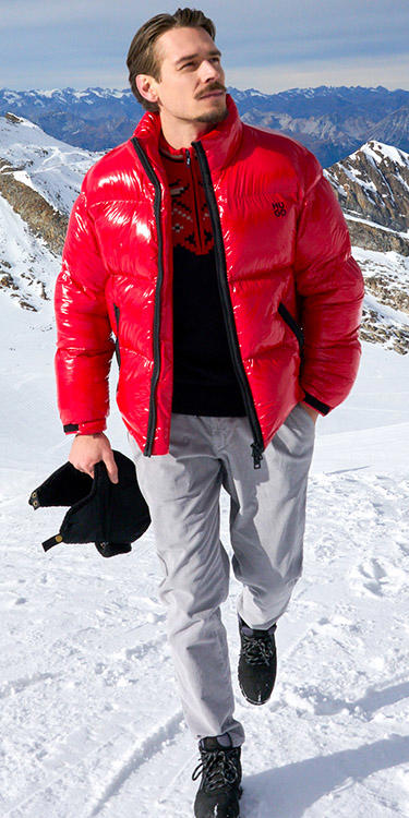 Rote Jacke im Fokus, Komplett-Outfit Image 0