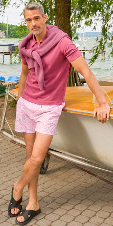 Auffälliger Beachlook in Magenta, Komplett-Outfit