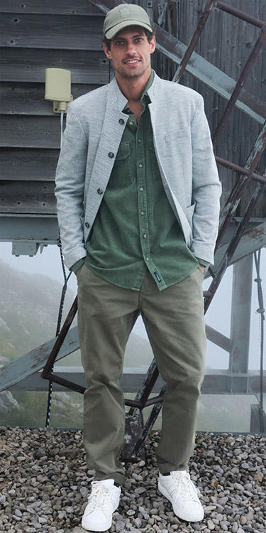 Casual Chic mit Charakter, Komplett-Outfit Image 0