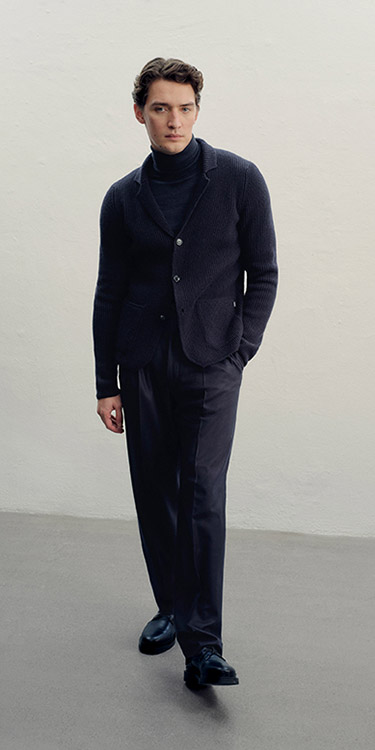 Monochrom in Navy, Komplett-Outfit