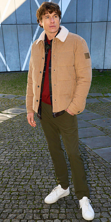 Cordjacke trifft Utility-Look, Komplett-Outfit Image 0
