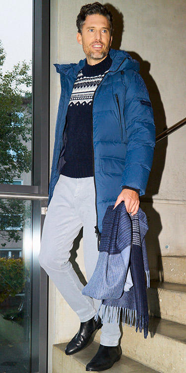 Winterlook in Blautönen, Komplett-Outfit Image 0