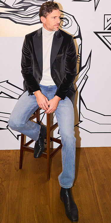 Samtsakko im Fokus, Komplett-Outfit