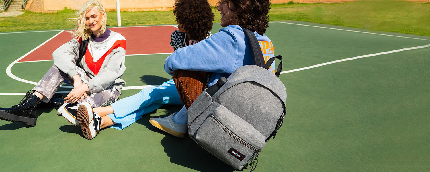 Taschen von eastpak: stylischer begleiter im alltag