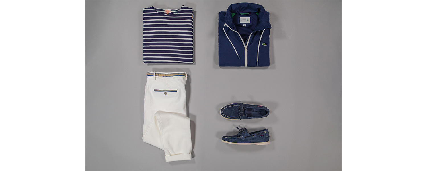 Gestreiftes Shirt mit Windjacke, Chino und Bootsschuhen