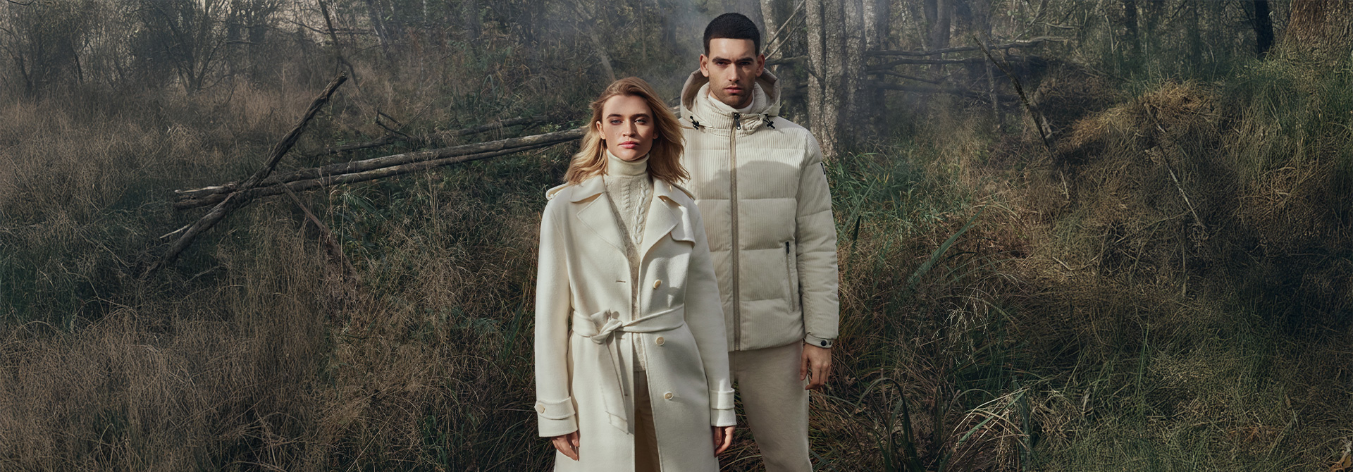 Mann und Frau in weißen Jacken