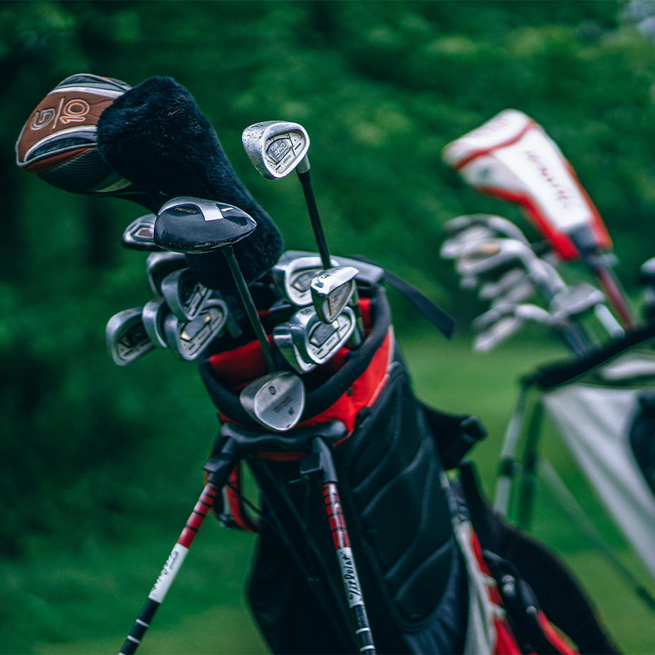 Ein Golftasche voller Golfschläger