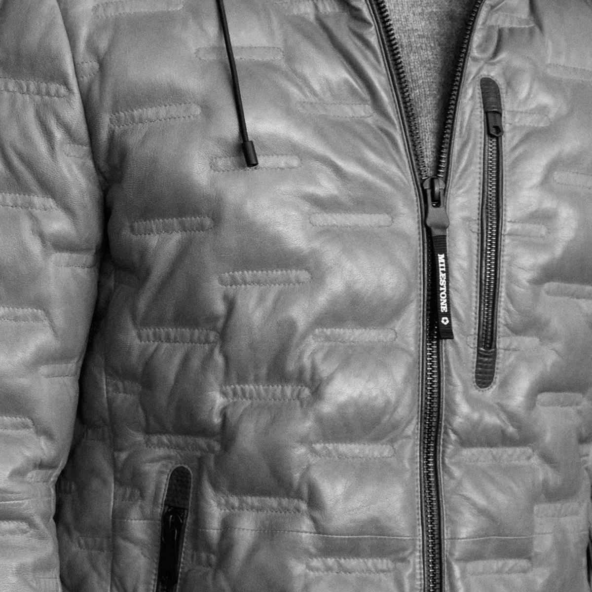 Eine Nahaufnahme einer Steppjacke mit Reißverschluss