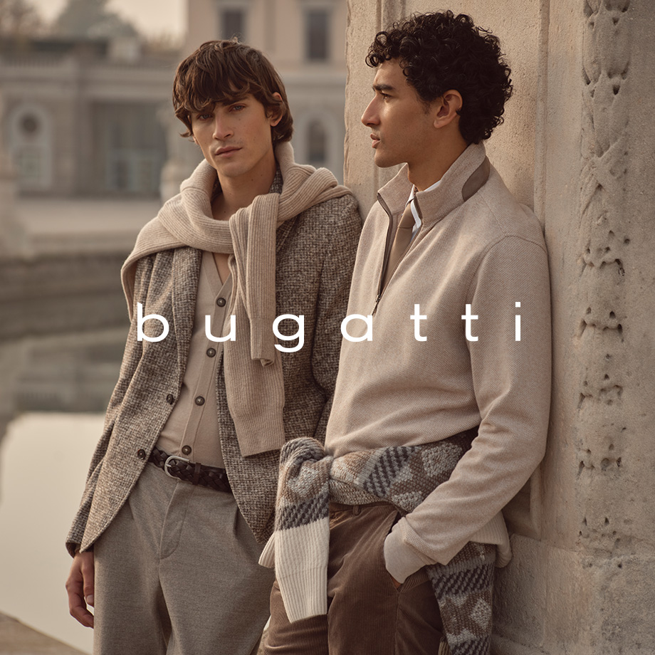 Zwei Männer in hellen Pullovern und Jacken aus Wolle, stilvoll im Freien getragen