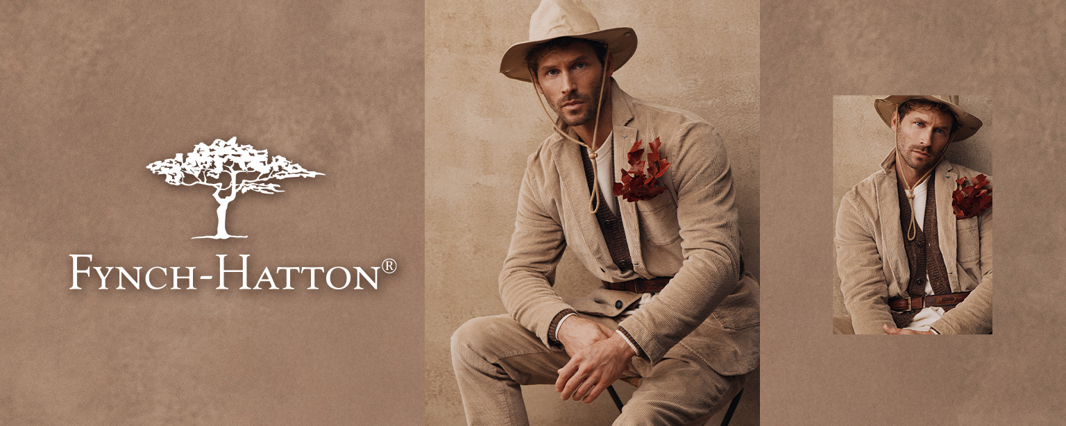 Fynch-Hatton Herren Cordanzug in Beige mit Safarihut und roten Blättern als Accessoire, stilvolles Herbst-Outfit.