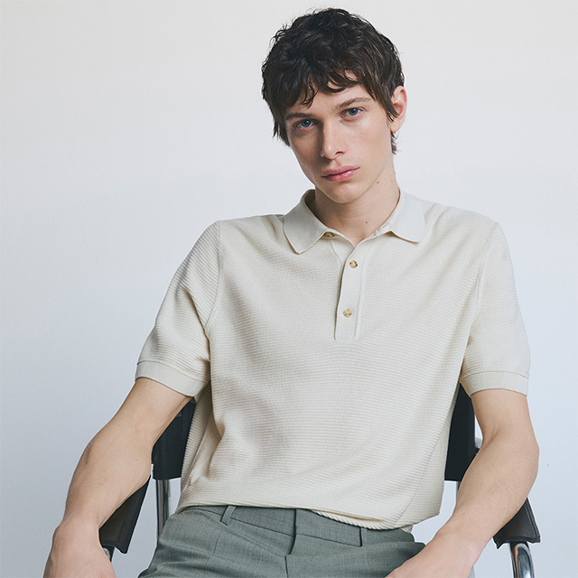 Hellbeiges Poloshirt aus Baumwolle, klassischer Stil, leger getragen