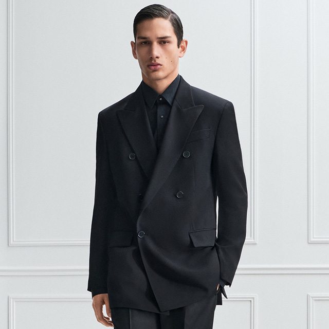 Schwarzer Doppelreiher-Anzug mit Hemd, klassischer eleganter Style für Business und Events.