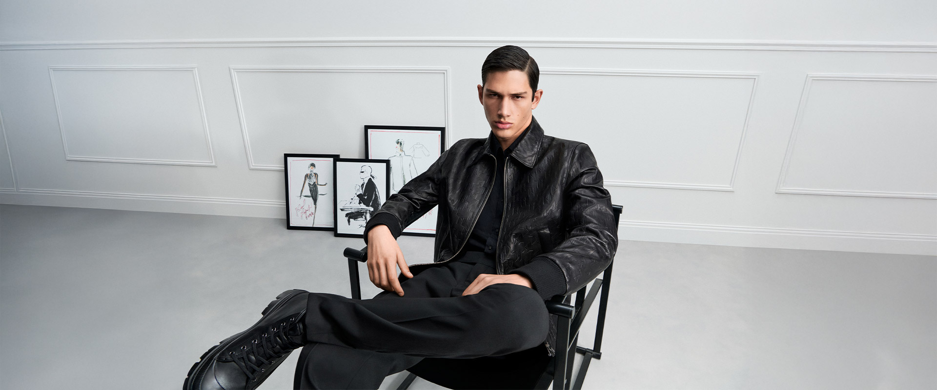 Schwarze Lederjacke im strukturierten Design, kombiniert mit Hemd und Anzughose, moderner All-Black-Look.