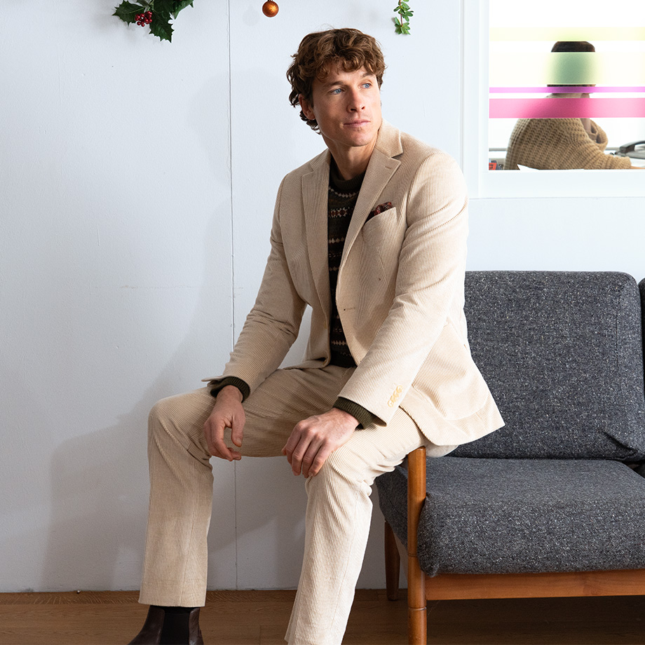 Hellbeiger Cordanzug mit Pulli, klassisch sitzend