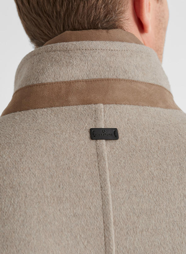 Hellbrauner Mantel aus Wollmischung, Rückansicht, elegant getragen