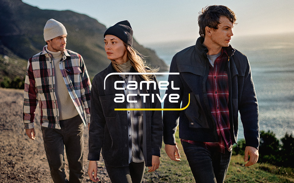 camel active: Herr in kariertem Outdoor-Hemd und Mütze, lässig im Freien getragen