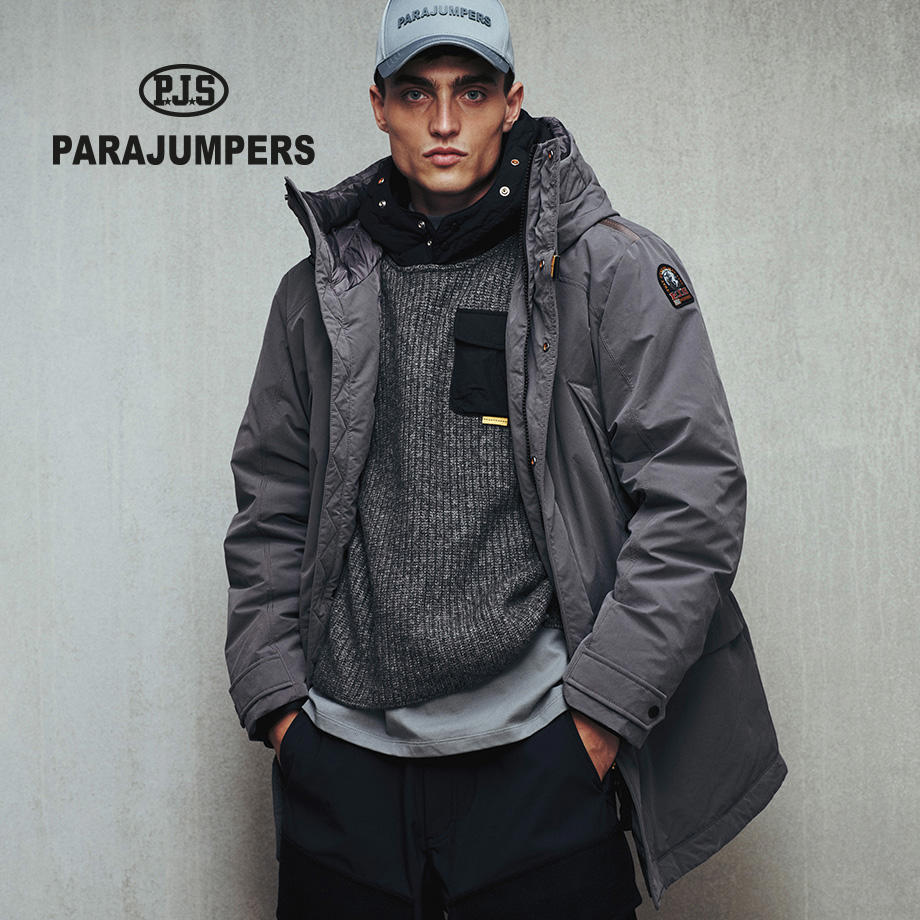 Grau melierter Strickpullover mit schwarzer Tasche, getragen unter grauer Winterjacke