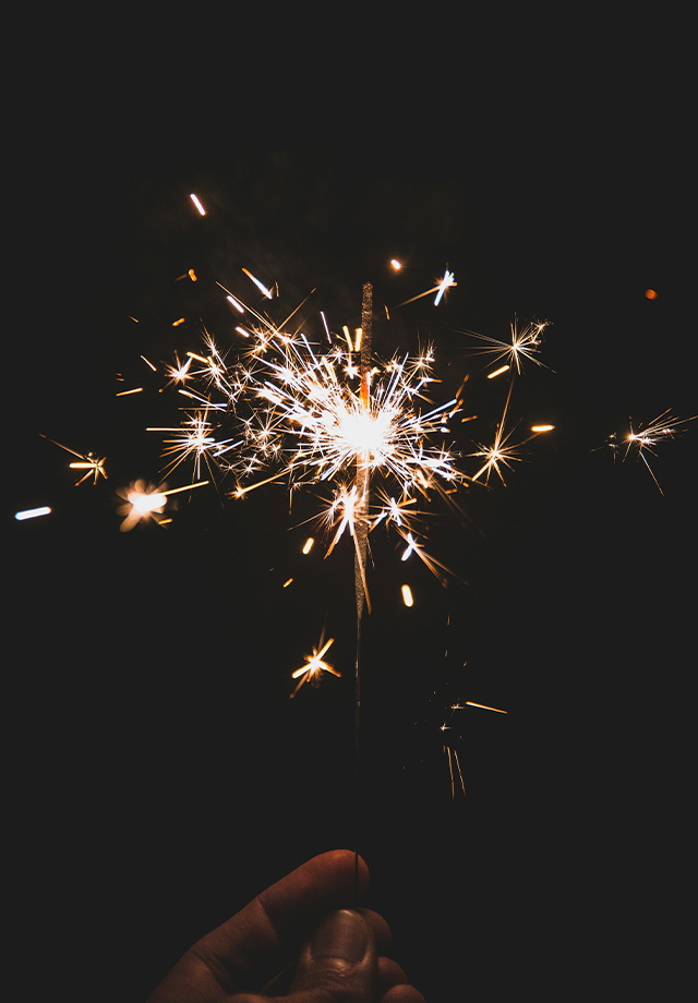 Wunderkerze vor Nachthimmel