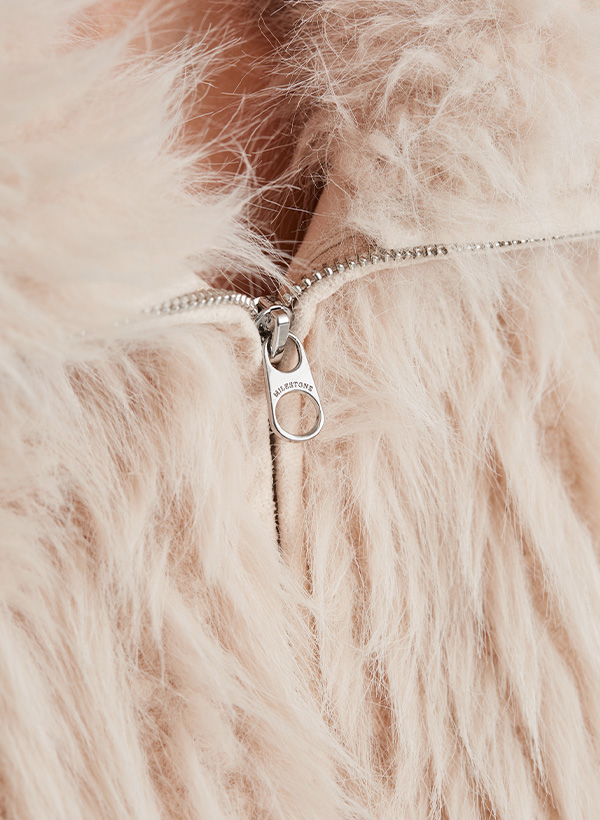 Beigefarbene Jacke aus Kunstfell mit Reißverschluss