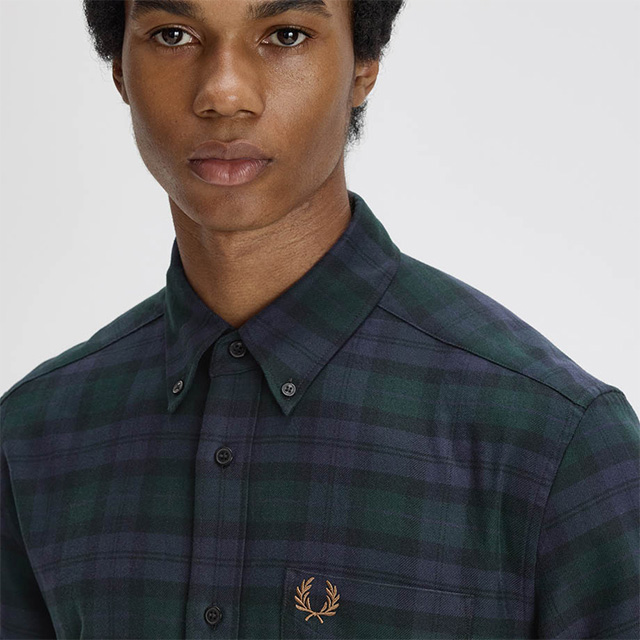 Kariertes Hemd in Dunkelblau-Grün, Button-Down-Kragen, Baumwolle, elegant getragen