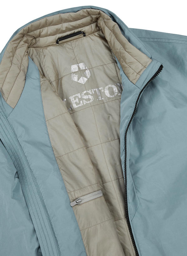Eine Nahaufnahme einer blauen Jacke