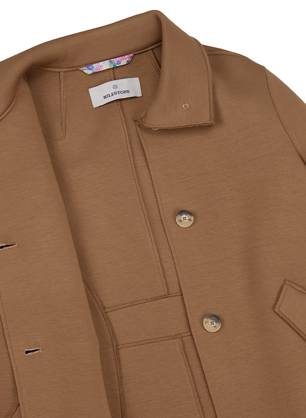 Eine Nahaufnahme einer braunen Damenjacke