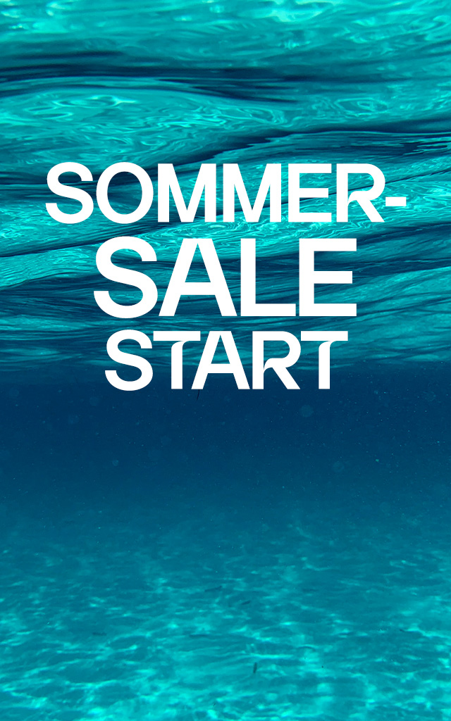 Grafik mit Unterwasseraufnahme in Blautönen. Im oberen Bildbereich steht in großer weißer Schrift „Sommer-Sale Start“. Darunter in auffälliger orangener Schrift: „Ab sofort 25–40 % Rabatt!“. Werbegrafik für eine Rabattaktion.
