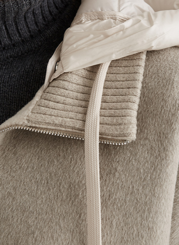 Eine Nahaufnahme einer MILESTONE Damenjacke mit Materialmix