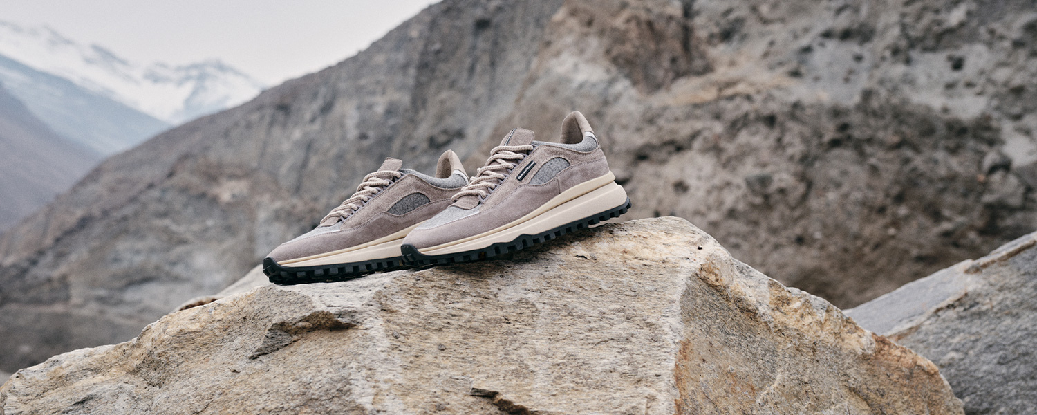 Floris van Bommel Sneaker aus Wildleder in Beige mit robuster Profilsohle – modische Herrenschuhe für Freizeit und Outdoor.