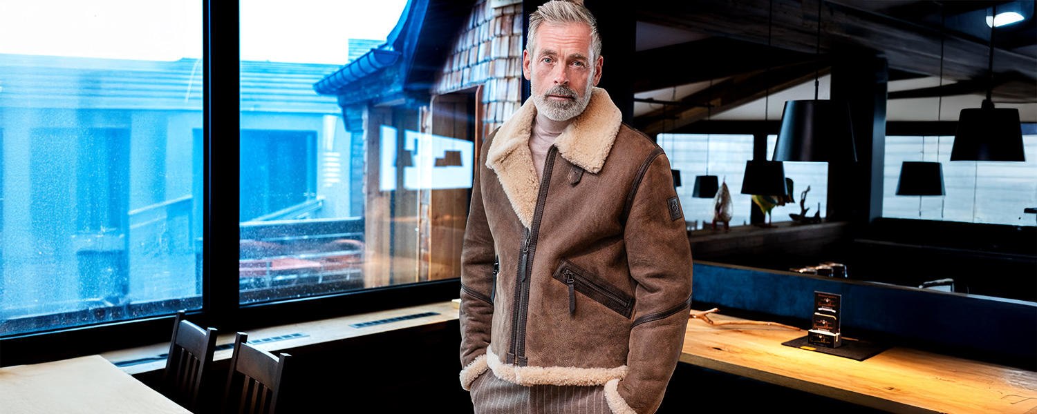 Stylische Herren-Lederjacke im Aviator-Look mit wärmendem Lammfellfutter – zeitlos, markant und perfekt für kalte Tage.