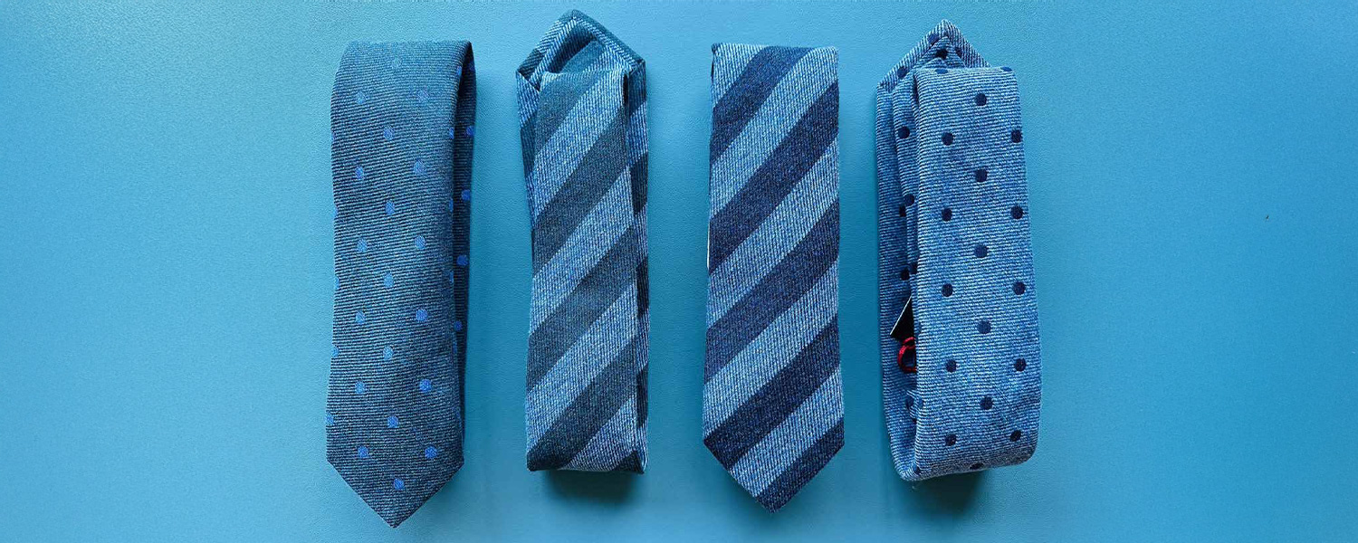 Vier Ascot Krawatten in Blau – gestreift und gepunktet, moderner Business-Casual-Style mit elegantem Twist.