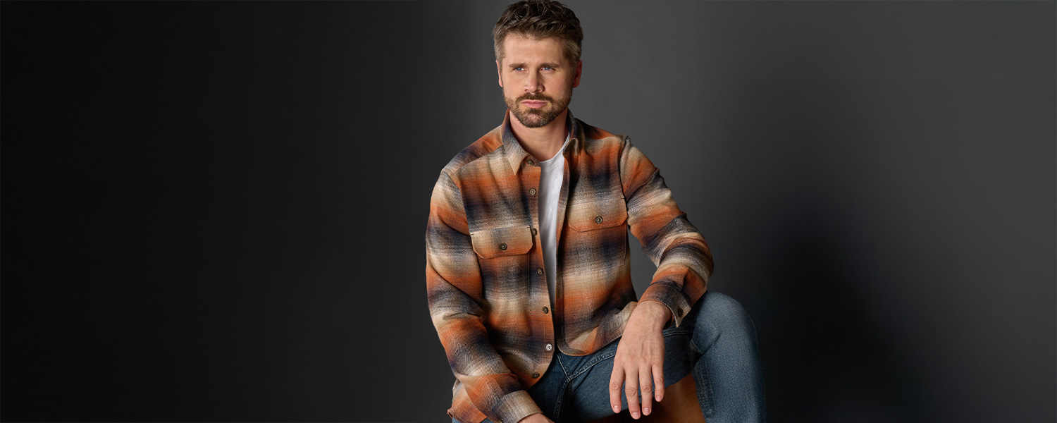 Casamoda Flanellhemd in Orange-Braun mit Karomuster, kombiniert mit Jeans – lässiger Freizeit-Look für kühle Tage.