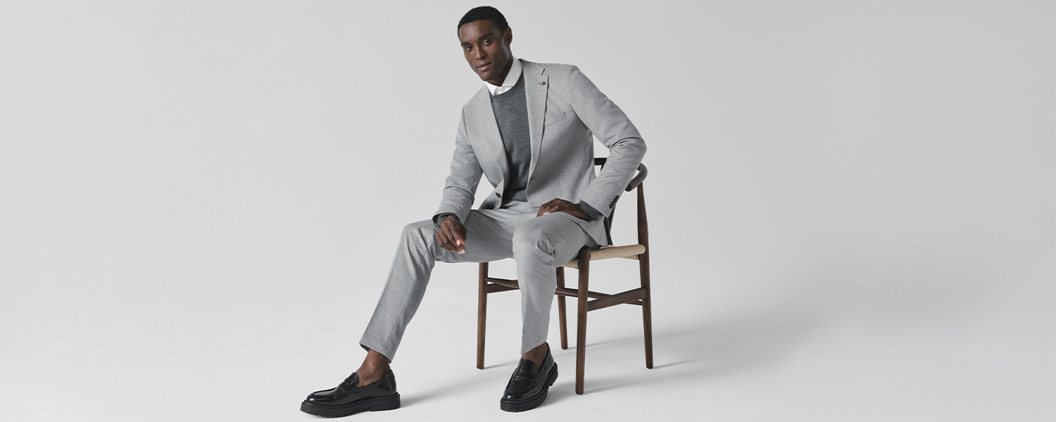 Roy Robson Anzug in Hellgrau mit Pullover und Hemd kombiniert – moderner Business-Casual-Look mit eleganter Note.