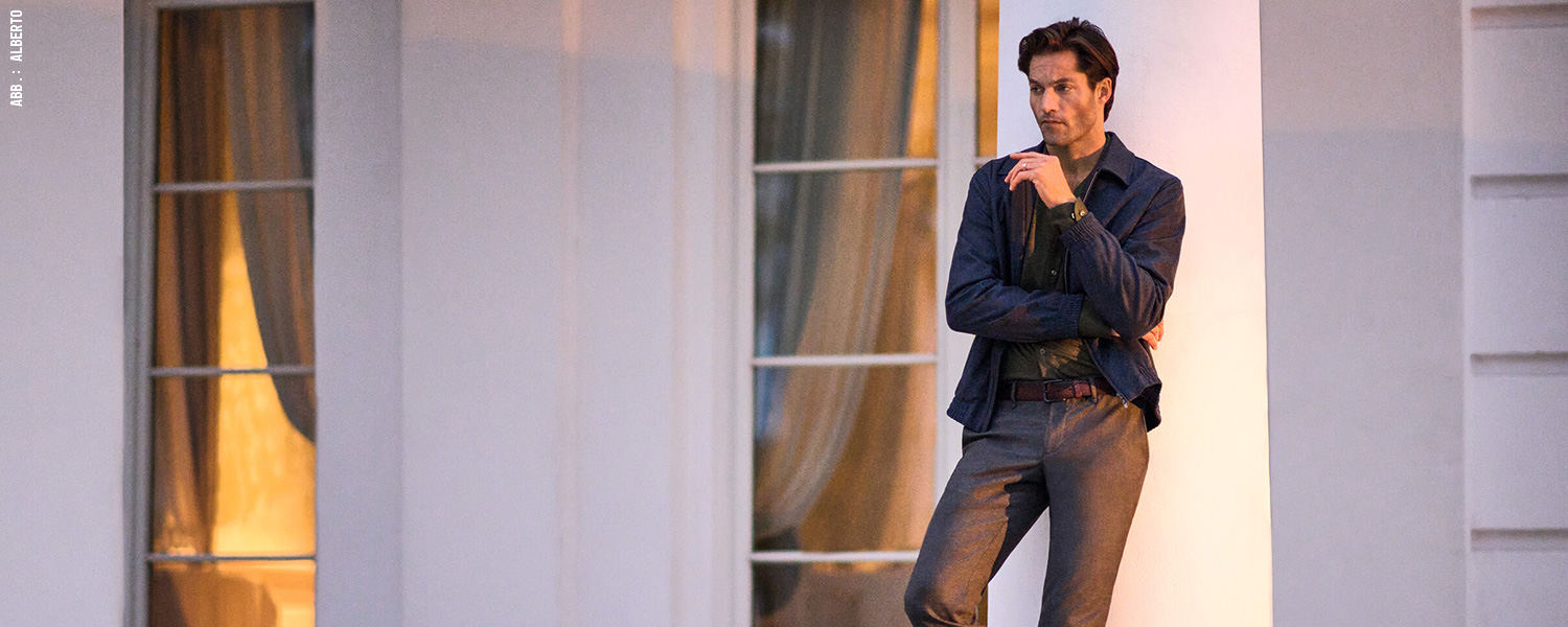 Ceramica-Hose mit Hemdjacke – stilvoller Auftritt mit funktionaler Eleganz.