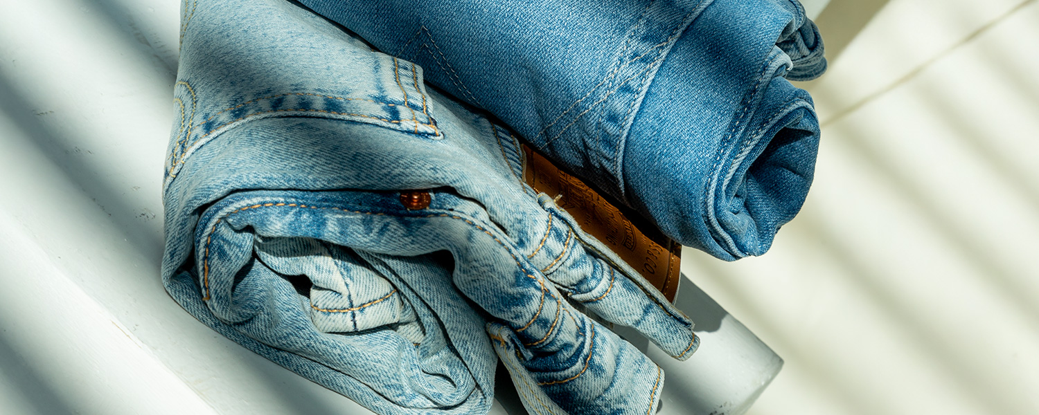 Helle Jeans in Bleached-Optik – lässige Waschung für einen frischen Casual-Stil.