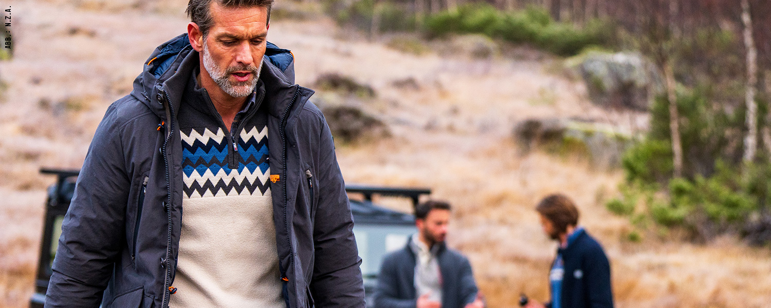 Parka mit Norwegerpullover – robuster Outdoor-Look für Herbsttage.