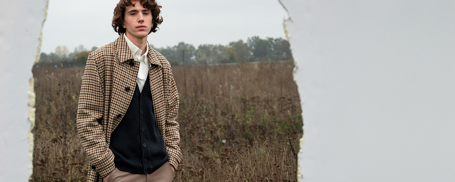 Cardigan-Look mit Glencheck-Mantel – smart und herbstlich kombiniert.