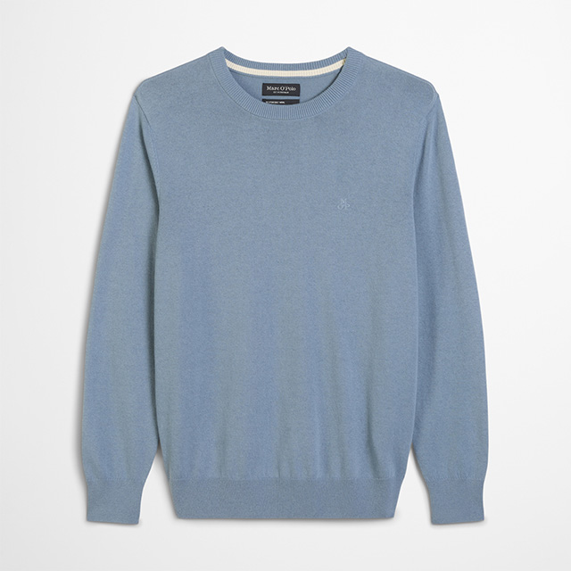 Hellblauer Herren-Feinstrickpullover mit Rundhalsausschnitt – leichter Strick für Frühjahr und Sommer von Marc O’Polo.