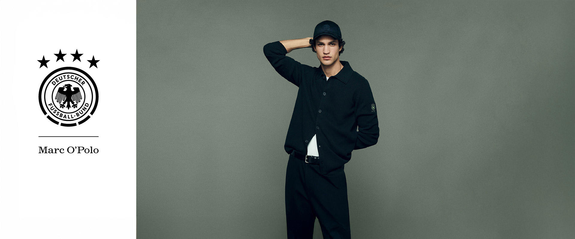 Modell trägt schwarzes Outfit mit Hemdjacke, Hose und Cap aus der Marc O’Polo x Deutscher Fußball-Bund Kollektion