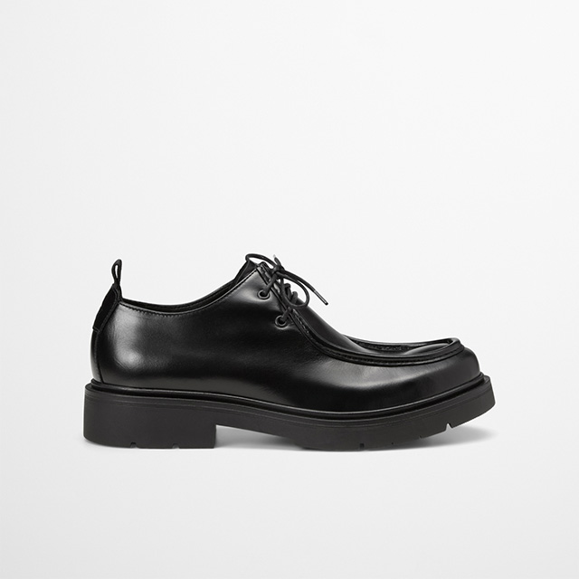 Schwarze Herren-Schnürschuhe aus Glattleder mit robuster Sohle – edel und komfortabel für Business & Freizeit von Marc O’Polo.