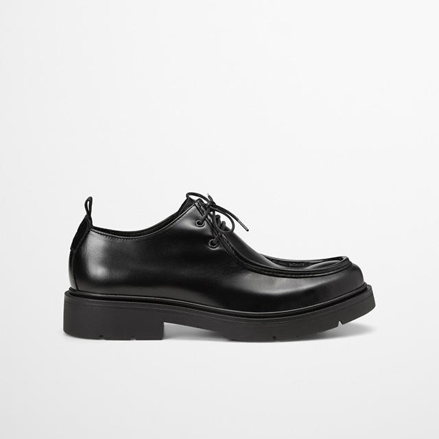 Schwarze Herren-Schnürschuhe aus Glattleder mit robuster Sohle – edel und komfortabel für Business & Freizeit von Marc O’Polo.