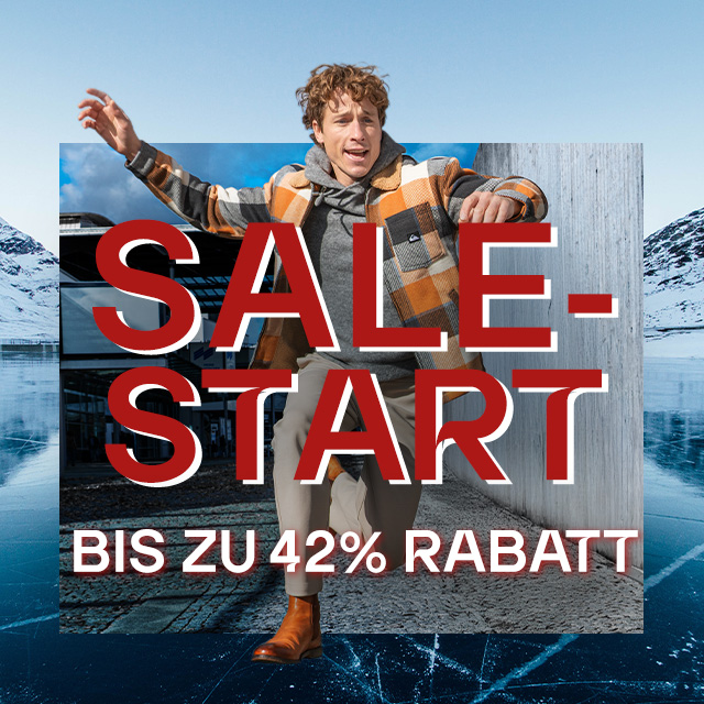 Karierte Jacke in Herbstfarben, getragen mit grauem Hoodie, lässiger Outdoor-Look