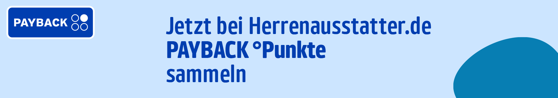 Mann trägt dunkelblaues Hemd vor hellblauem Hintergrund mit PAYBACK-Logo