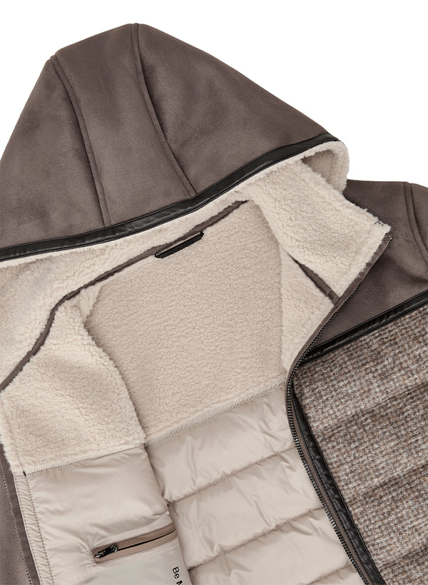 Braune Winterjacke mit beigem Teddyfutter und Kapuze, Detailansicht Innenfutter geöffnet