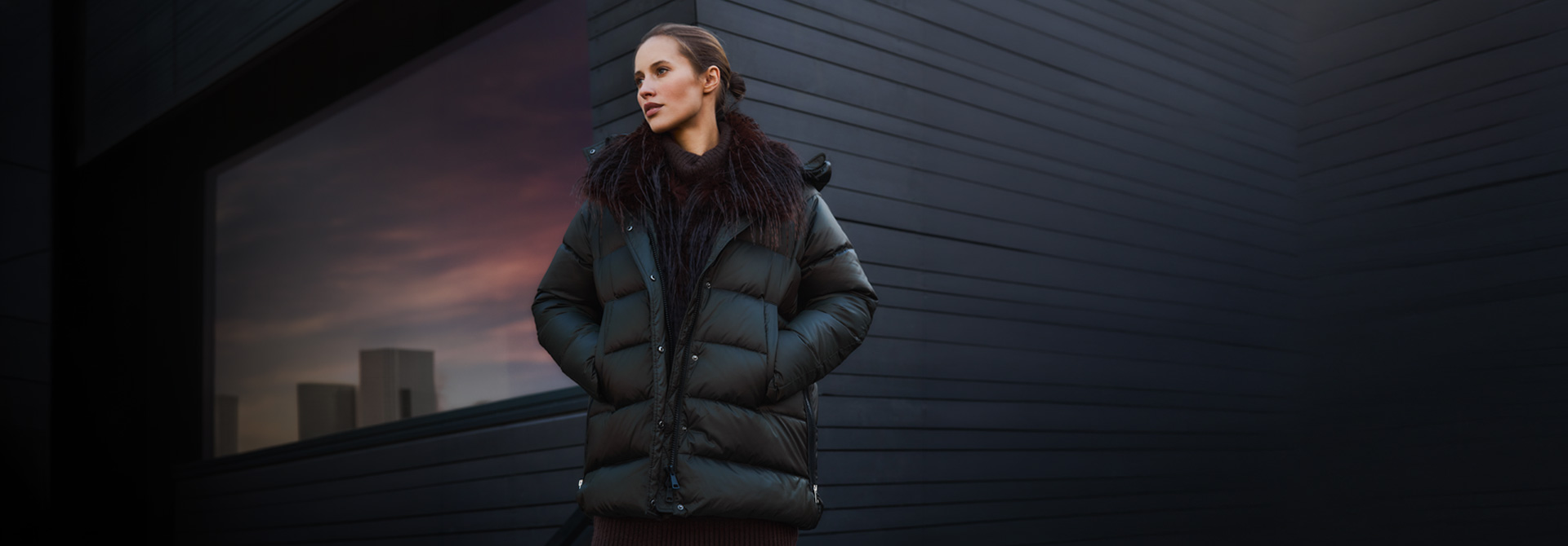 Dunkle Steppjacke mit Fellkragen für Damen, Wintermode im urbanen Stil