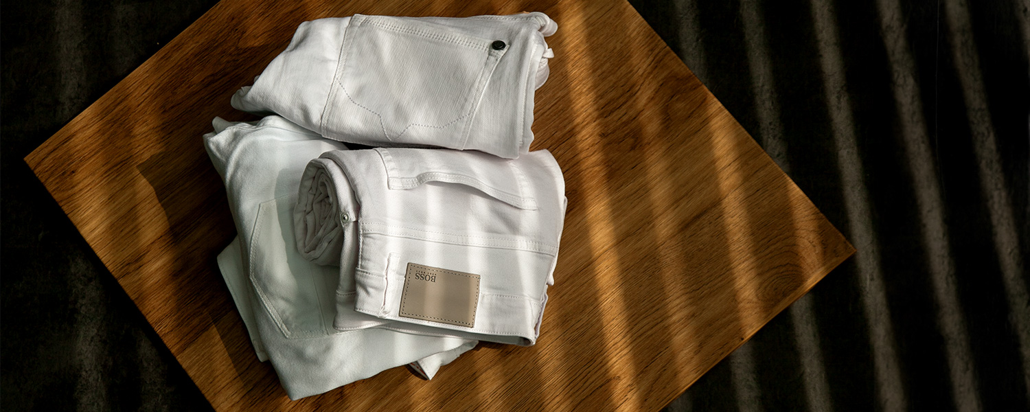 Weiße Jeans – stilvoller Klassiker, der jedem Outfit eine frische und elegante Note verleiht.