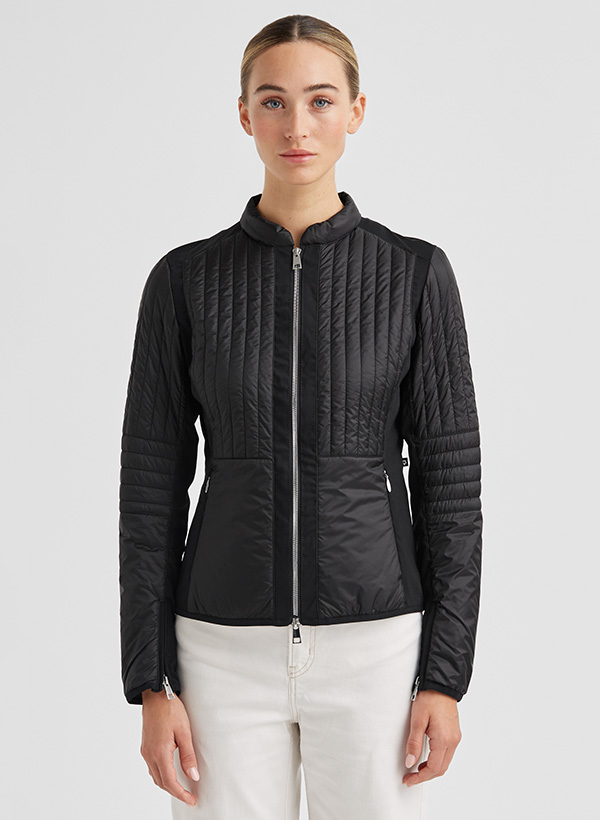 Schwarze gesteppte Damenjacke mit Reißverschluss, figurbetont geschnitten, weißer Hintergrund
