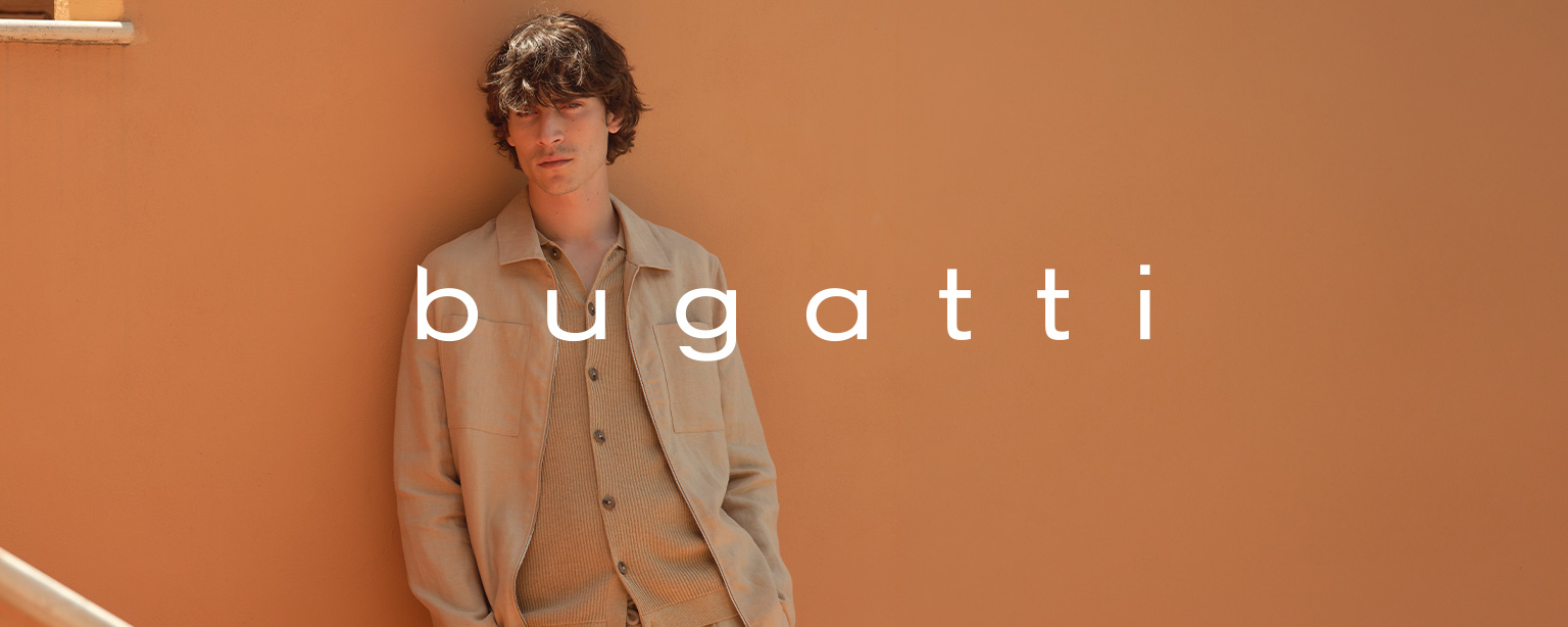 Grobstrick-Cardigan in Beige, getragen mit passender Jacke, lässig präsentiert