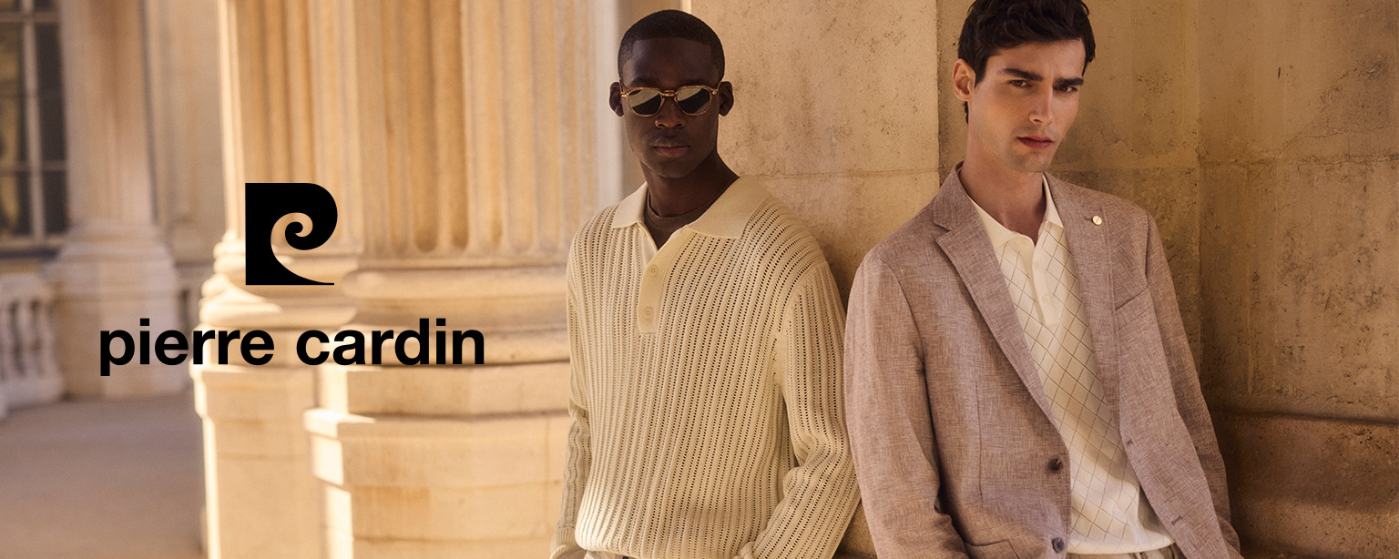 Beiger Strickpullover mit Kragen und Brille, daneben beige Anzugjacke über weißem Hemd.